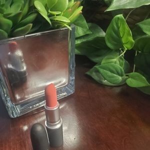 Mac lipstick Sheer Outrage #928